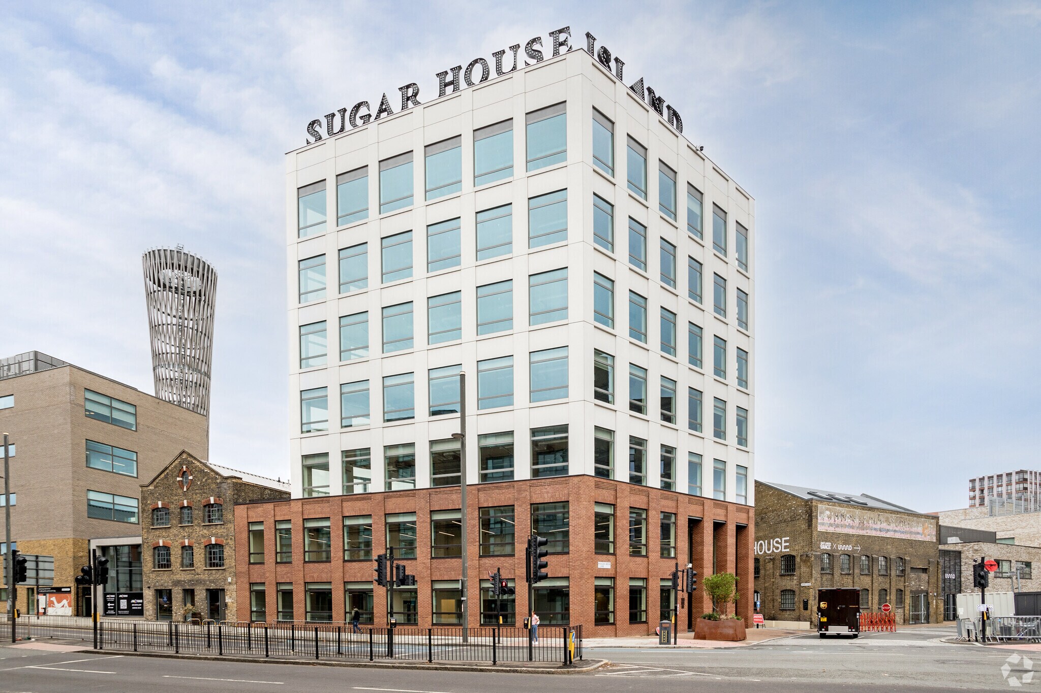 1 Sugar House Ln, Londres à louer Photo principale- Image 1 de 105