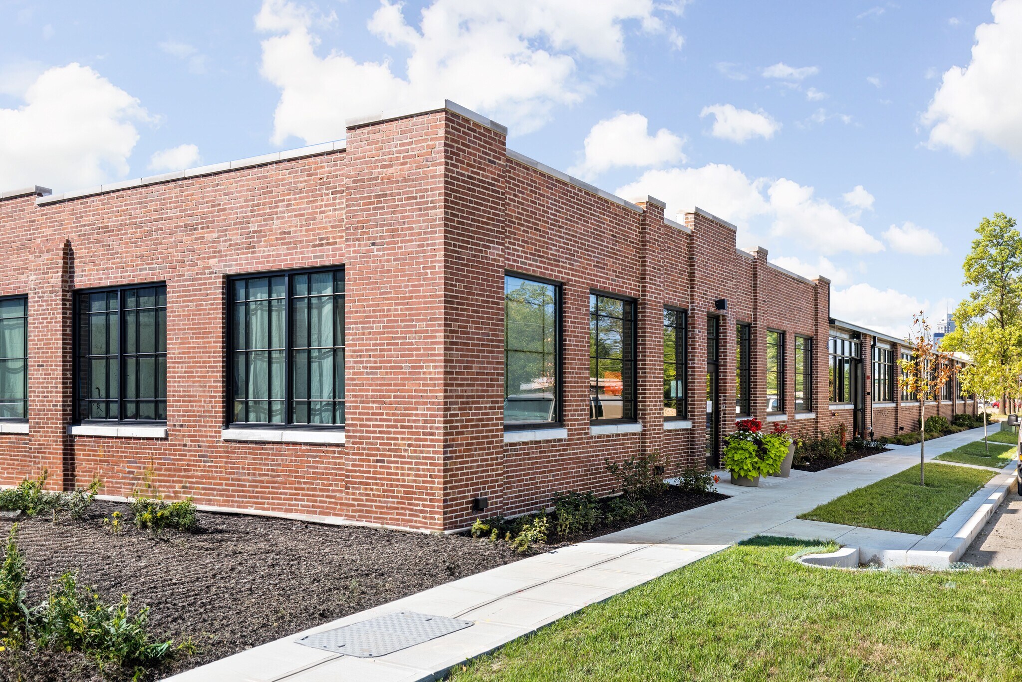 1351 E Roosevelt Ave, Indianapolis, IN à louer Photo du bâtiment- Image 1 de 9