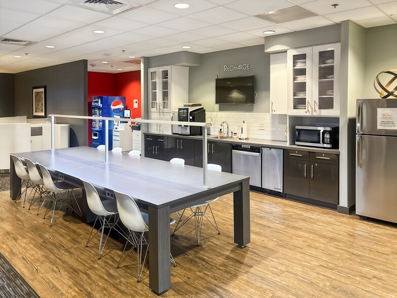 331 E Main St, Rock Hill, SC for lease - Interior Photo - Image 3 of 19