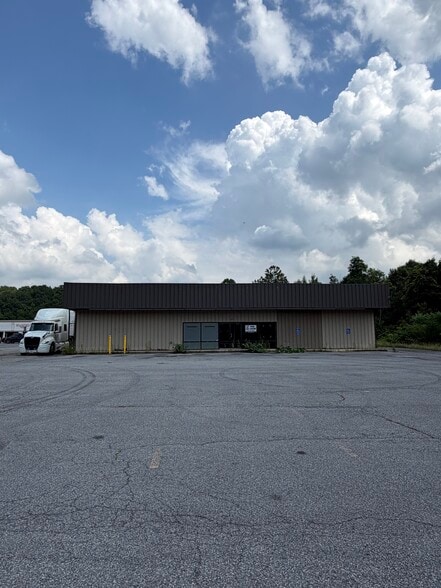 6858 Route 711, Seward, PA à louer - Photo du bâtiment - Image 1 de 10