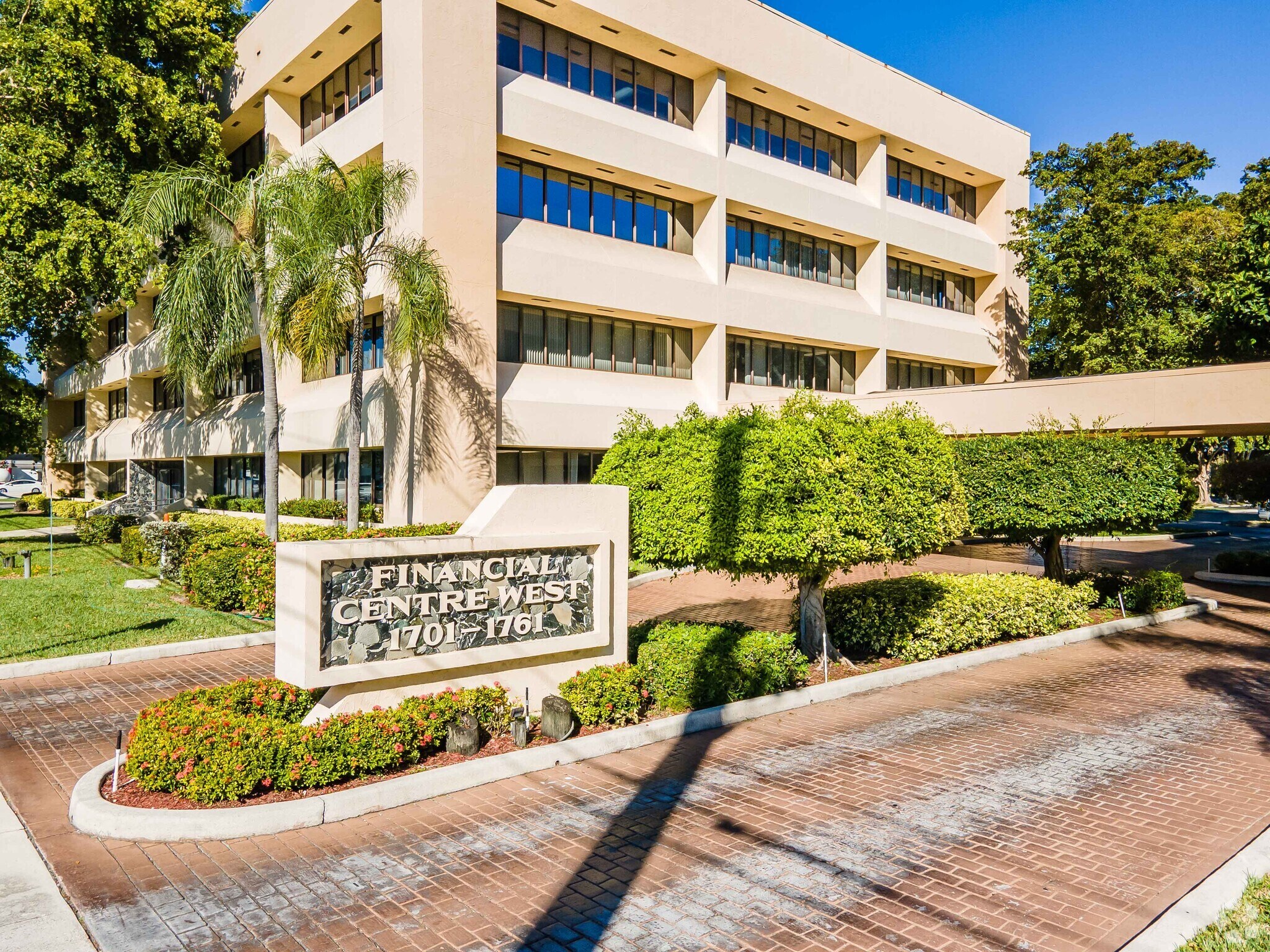1761 W Hillsboro Blvd, Deerfield Beach, FL à louer Photo du bâtiment- Image 1 de 10