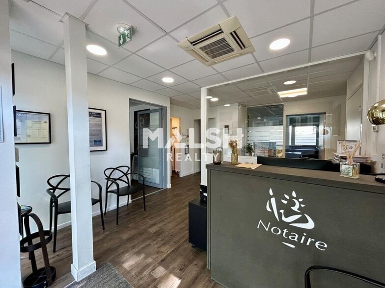 Office in Lyon for lease - Interior Photo - Image 3 of 8
