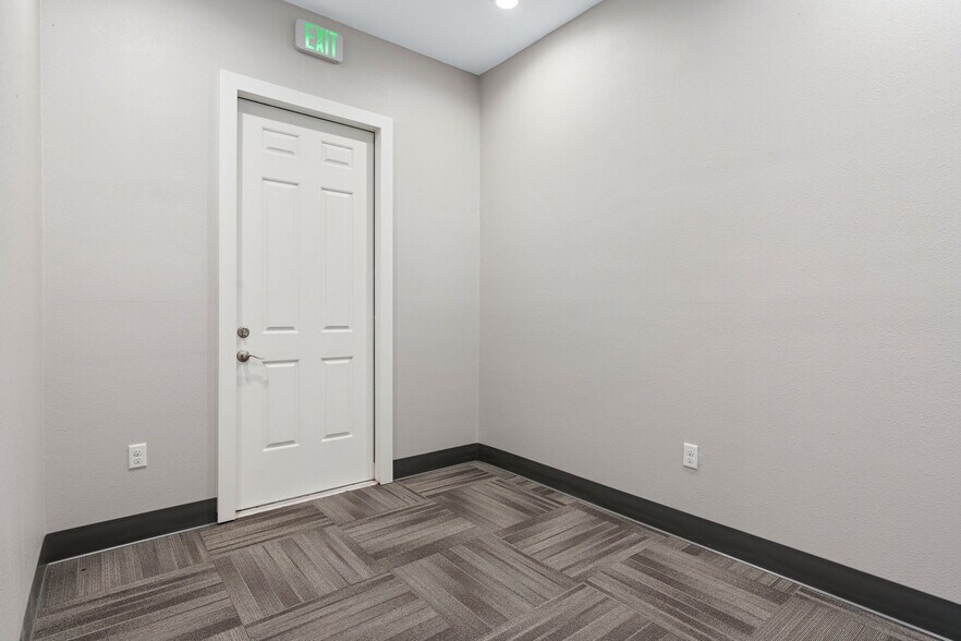 8212 Liberty Grove Rd, Rowlett, TX à vendre - Photo intérieure - Image 3 de 32