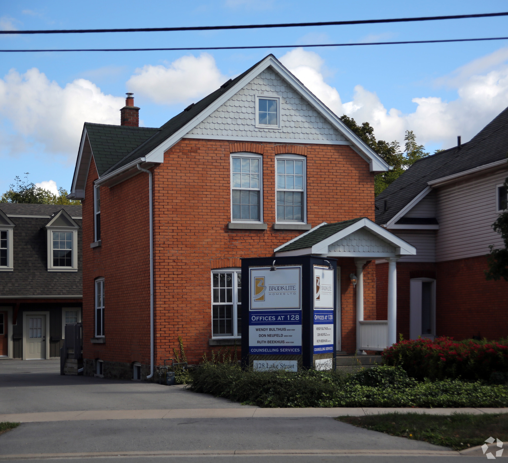 128 Lake St, St Catharines, ON for lease Primary Photo- Image 1 of 3