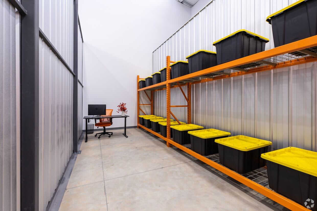 1027 Outpost Dr, Conroe, TX for lease Interior Photo- Image 1 of 3