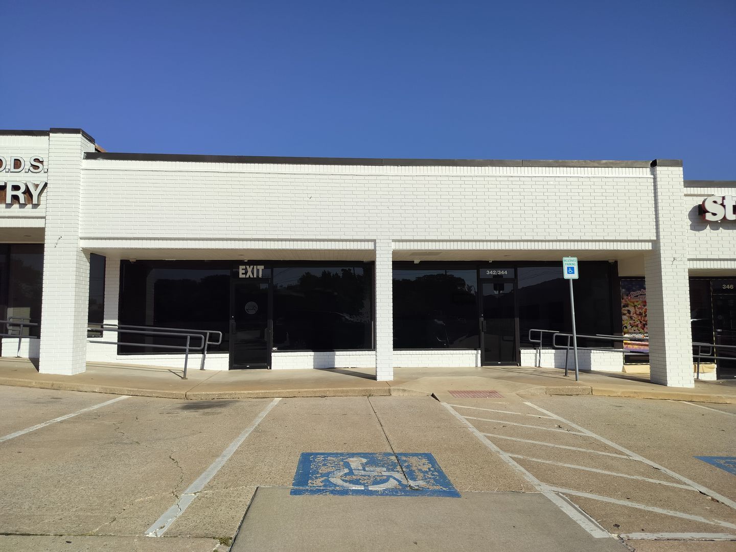 342-344 S Santa Fe Ave, Edmond, OK for lease Primary Photo- Image 1 of 8