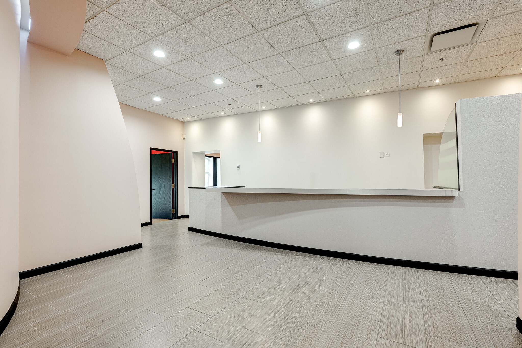 867-877 Boul Jean-Paul-Vincent, Longueuil, QC for lease Interior Photo- Image 1 of 12