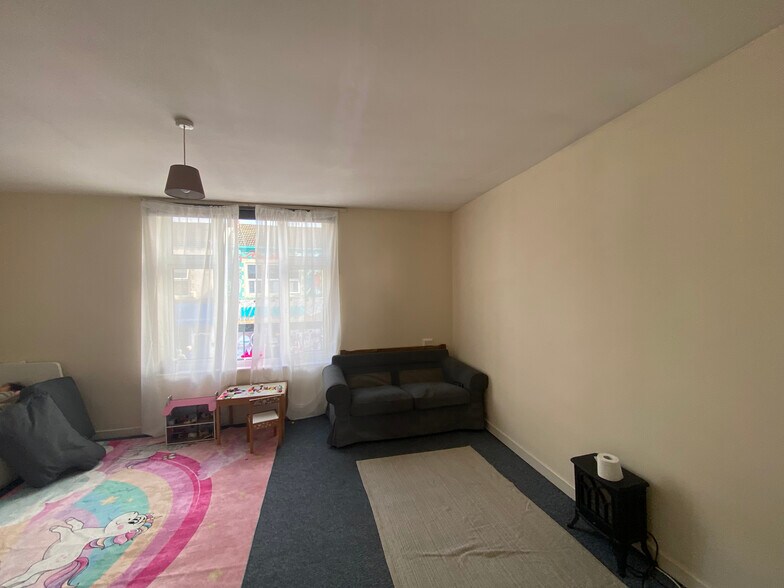 278-282 Gloucester Road portefeuille de 3 propriétés à vendre sur LoopNet.ca - Photo du bâtiment - Image 2 de 17