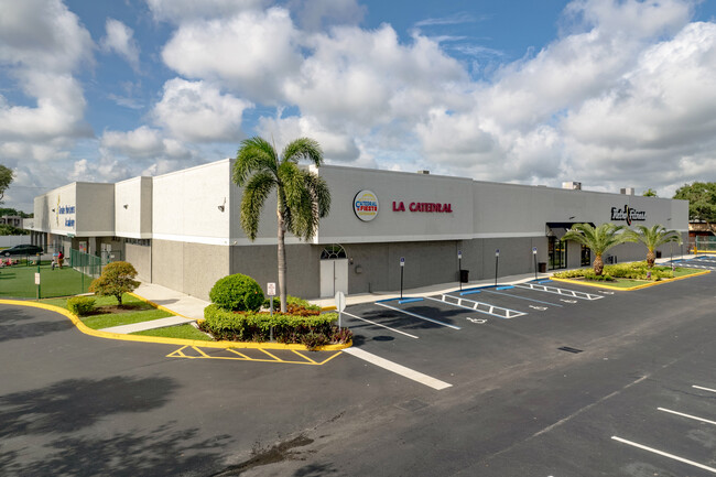 Plus de détails pour 5880 W Oakland Park Blvd, Lauderhill, FL - Vente au détail à louer