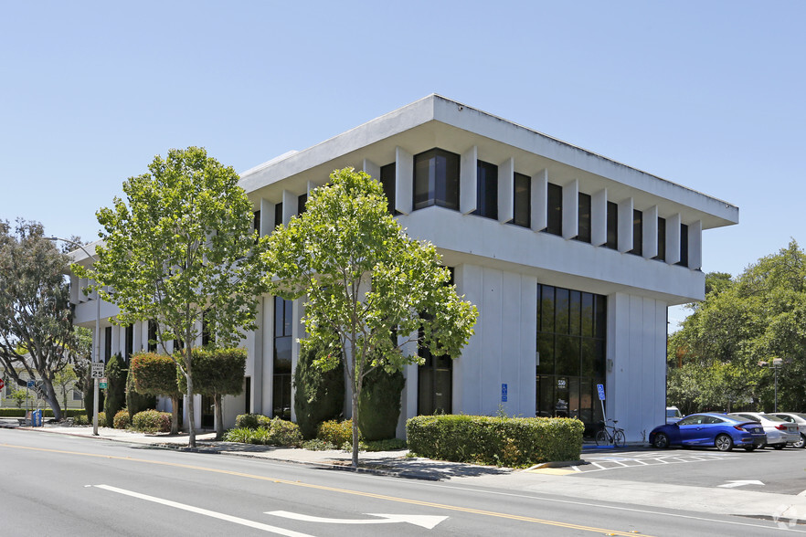 550 S California Ave, Palo Alto, CA à louer - Photo du bâtiment - Image 1 de 2