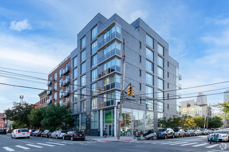 47-28 11th St, Long Island City, NY à vendre - Photo du bâtiment - Image 1 de 9