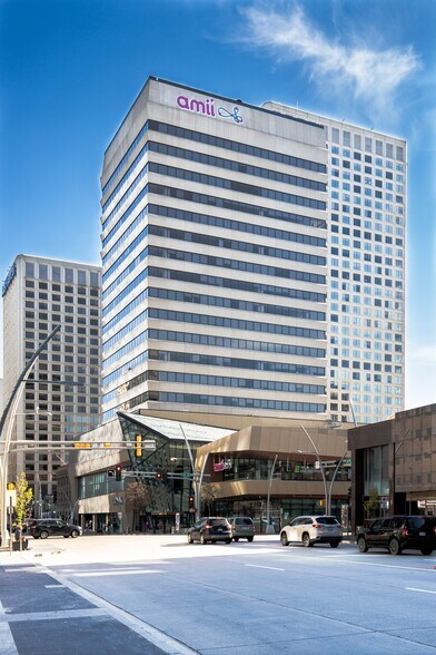 10065 Jasper Ave NW, Edmonton, AB à louer - Photo du bâtiment - Image 3 de 12