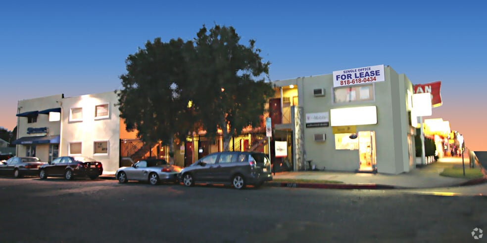 13735 Victory Blvd, Van Nuys, CA for lease - Building Photo - Image 2 of 6