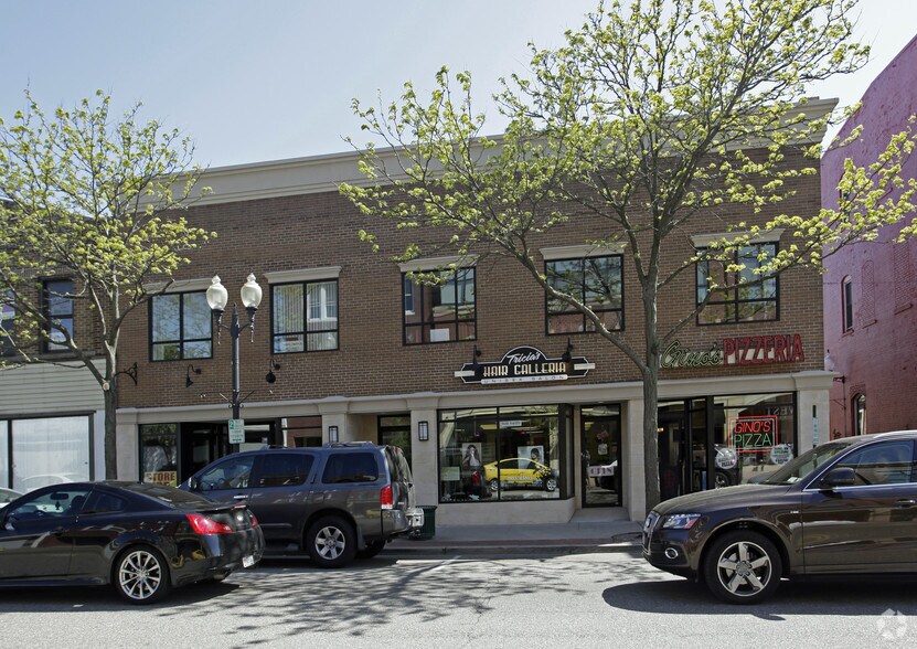 22-26 W Main St, Patchogue, NY à louer - Photo du bâtiment - Image 2 de 16