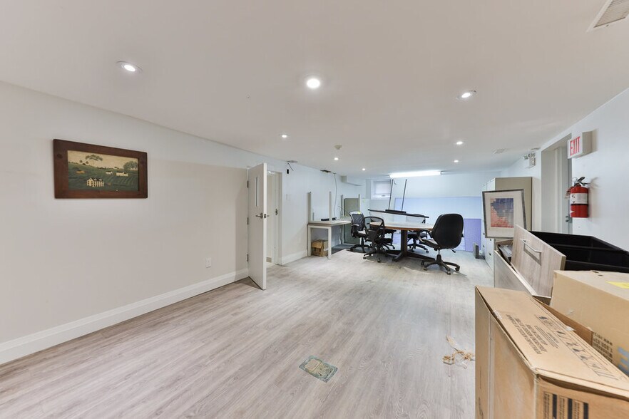 15 Mississauga Rd S, Mississauga, ON à louer - Photo du bâtiment - Image 2 de 24