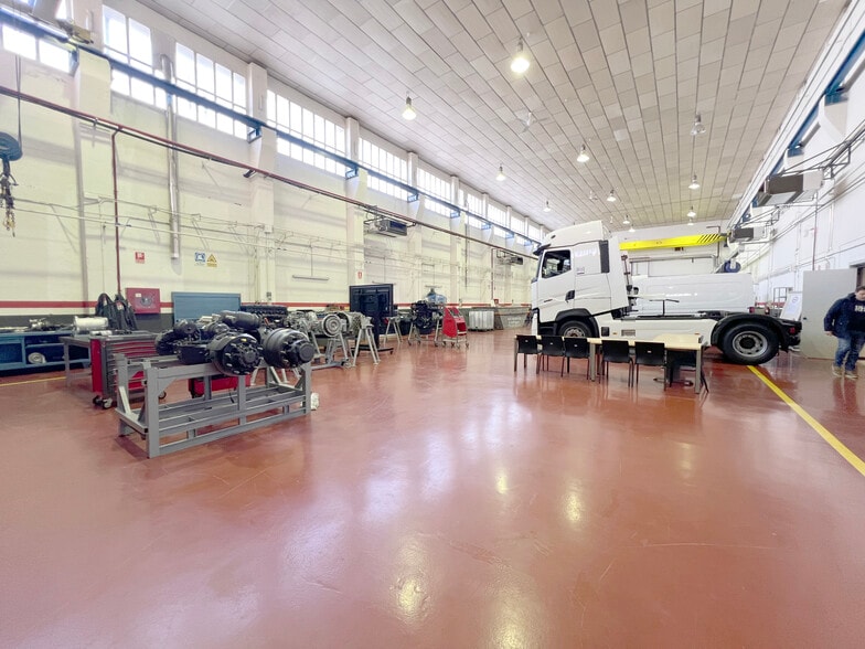 Industrial in Leganés, Madrid for lease - Building Photo - Image 2 of 41