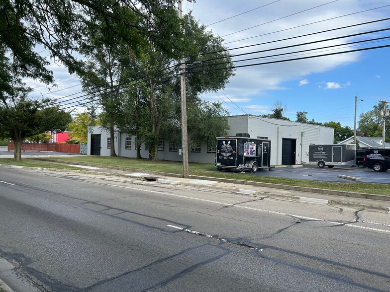 535 E Dixie Dr, Dayton, OH à vendre - Photo du bâtiment - Image 3 de 8