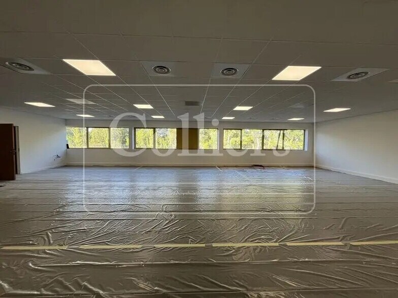 Bureau dans Rousset à louer - Photo du bâtiment - Image 3 de 8