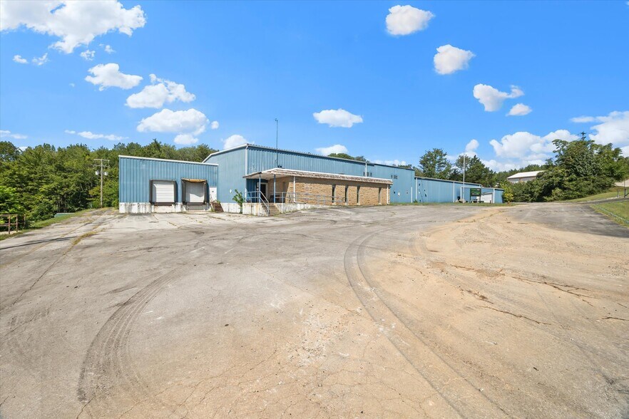 119 N Main St, Byrdstown, TN à vendre - Photo du bâtiment - Image 2 de 15