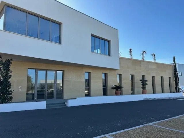 465 Route De Saint-Chamas, Lançon-Provence for lease - Building Photo - Image 1 of 11