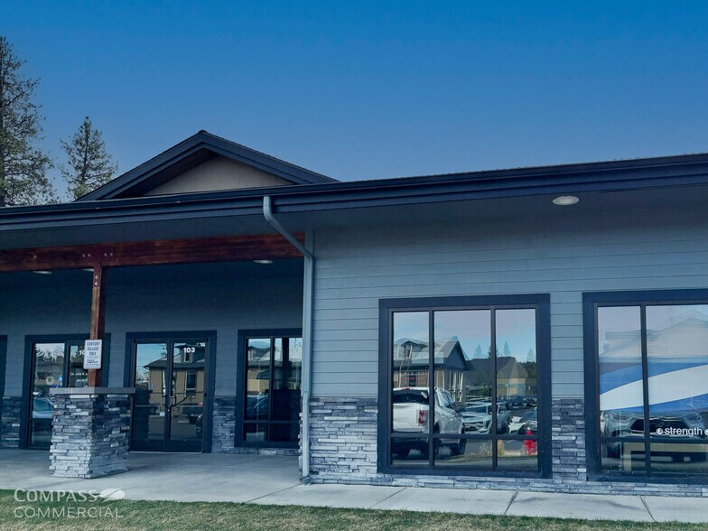 155 SW Century Dr, Bend, OR à louer - Photo du bâtiment - Image 3 de 4