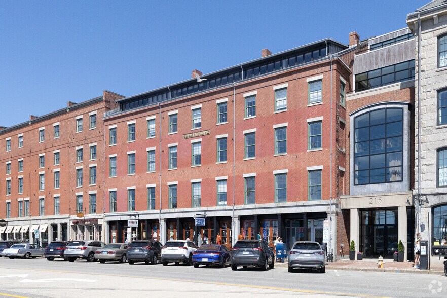 217-221 Commercial St, Portland, ME for lease - Primary Photo - Image 1 of 2