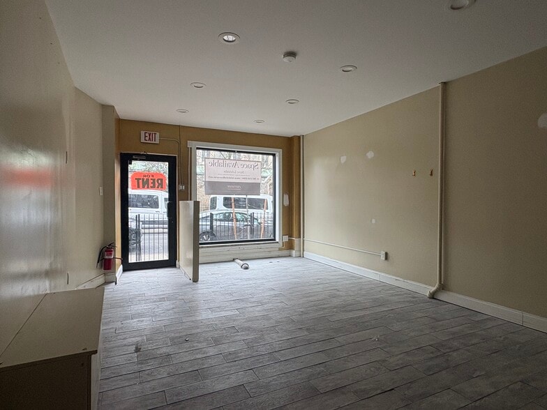 3107 37th St, Astoria, NY for lease - Building Photo - Image 2 of 11
