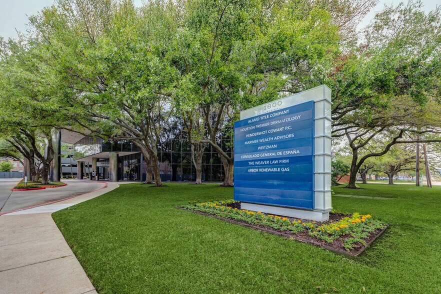 1800 Bering Dr, Houston, TX à louer - Photo du bâtiment - Image 3 de 50