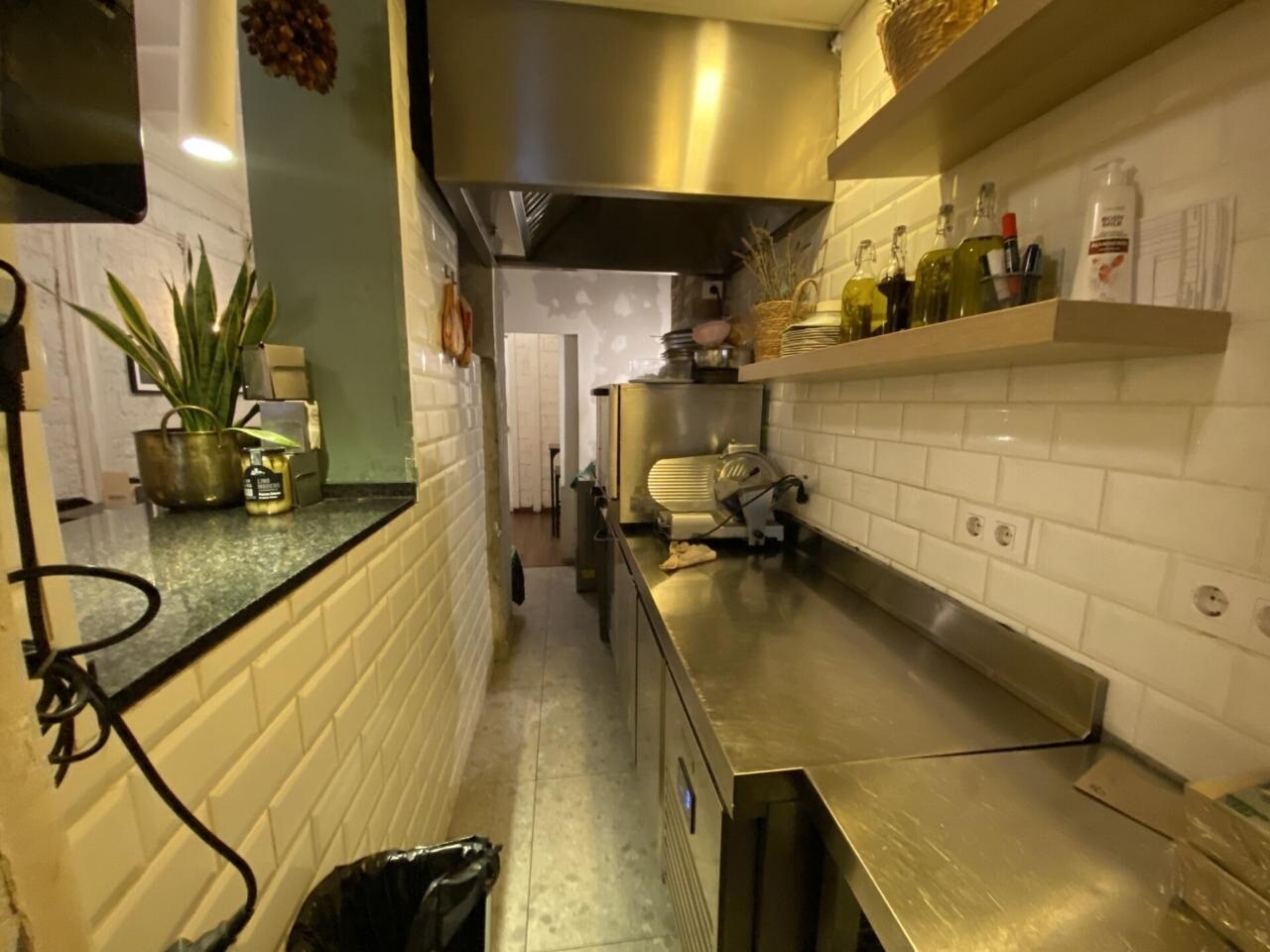 Retail in Barcelona, Barcelona for lease Primary Photo- Image 1 of 2