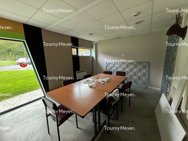 Flex in Melesse for lease - Interior Photo - Image 3 of 3