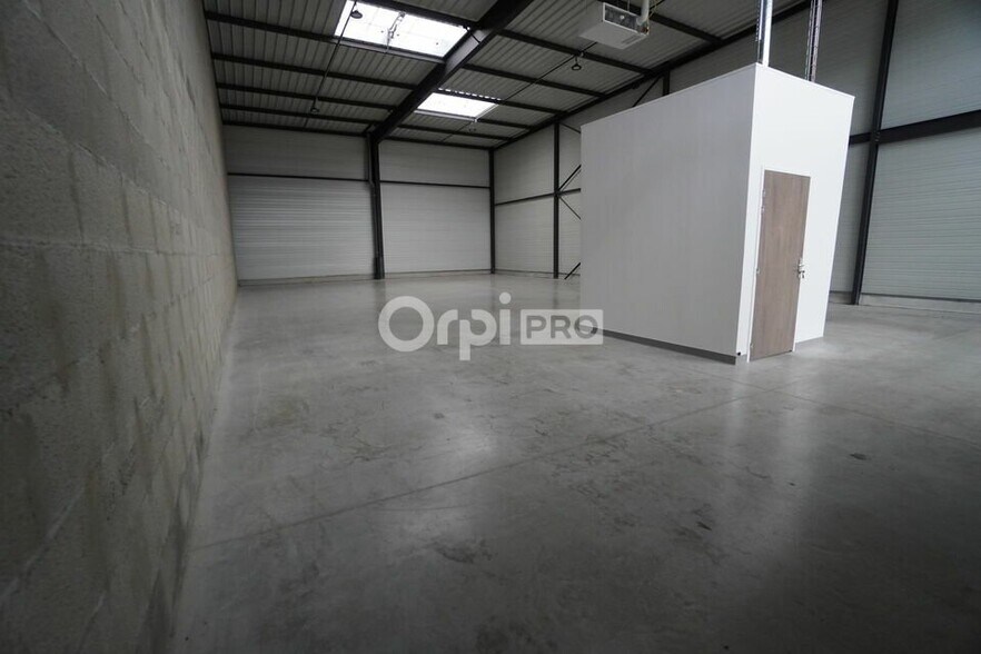 Flex in Longvic for lease - Interior Photo - Image 3 of 4