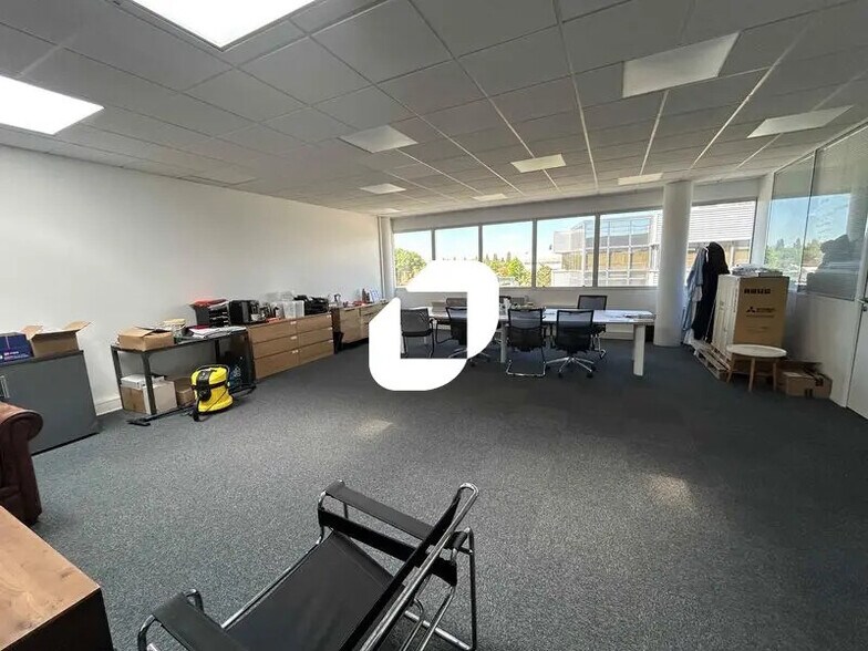 Office in Argenteuil for lease - Interior Photo - Image 3 of 10