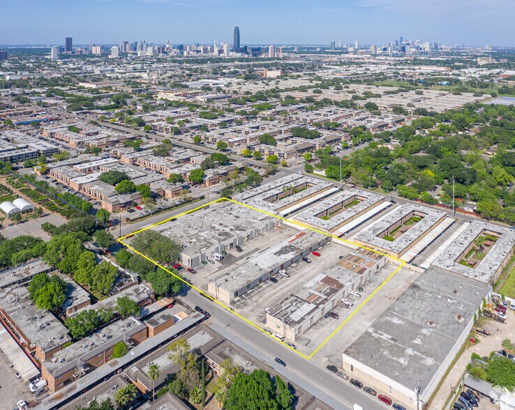 6301-6335 Ashcroft Dr, Houston, TX à louer - Photo principale - Image 2 de 10