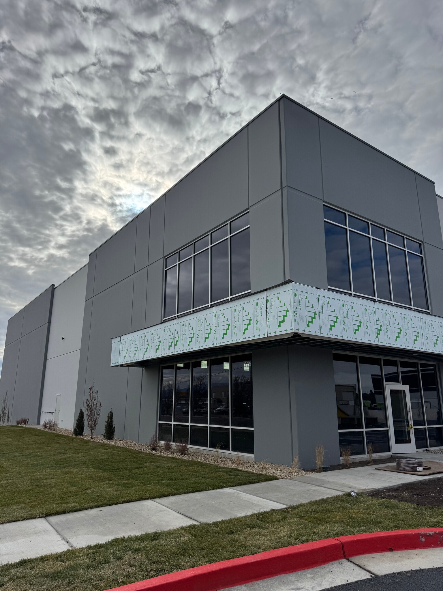 235 Sugar St, Layton, UT à louer Photo du bâtiment- Image 1 de 4