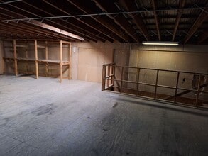 3200 S Kansas Ave, Topeka, KS for lease Interior Photo- Image 2 of 10