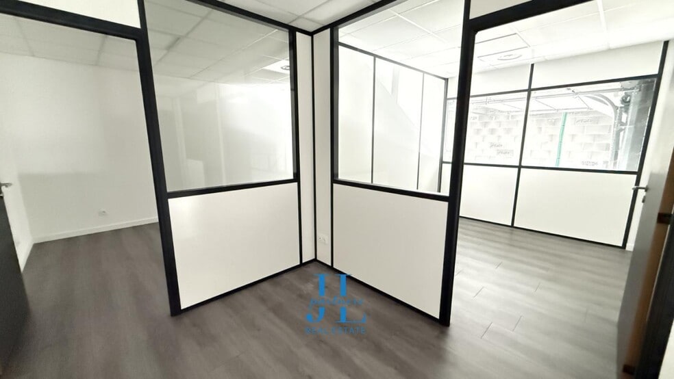 Flex in Villenave-d'Ornon for lease - Interior Photo - Image 3 of 5