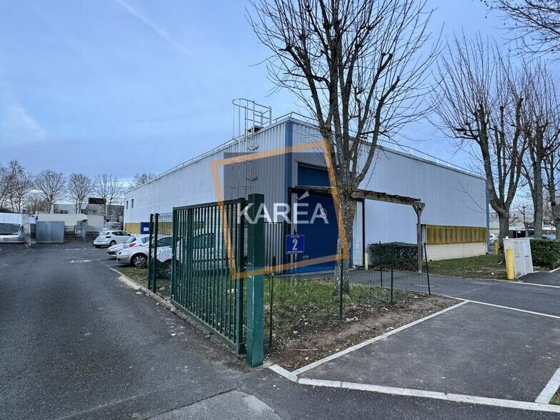 Flex in Collégien for lease - Building Photo - Image 1 of 5
