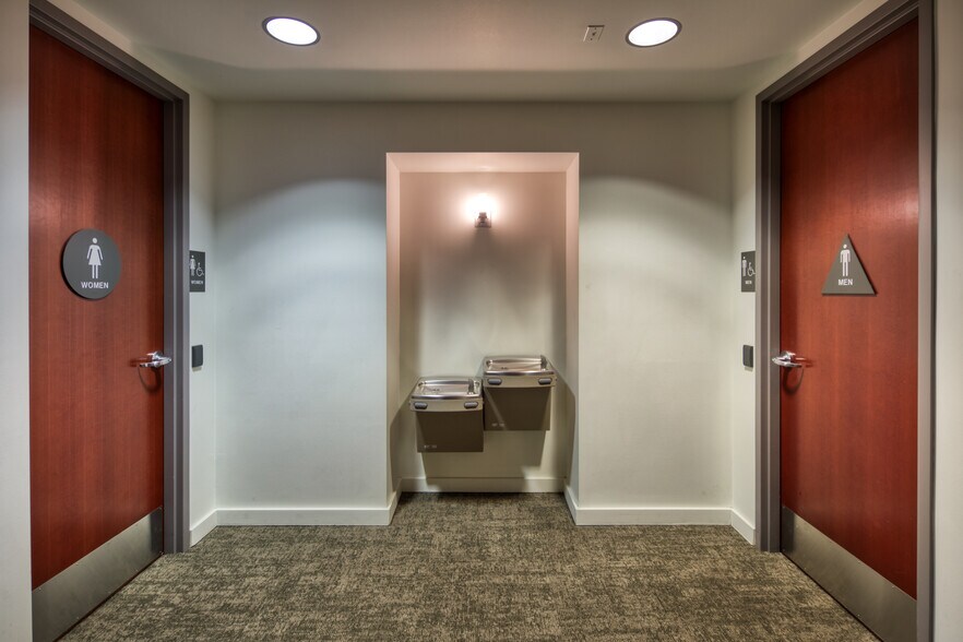 1375 Exposition Blvd, Sacramento, CA à louer - Photo intérieure - Image 2 de 21