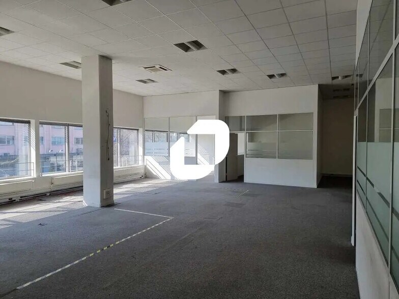Office in Saint-Denis for lease - Interior Photo - Image 1 of 9