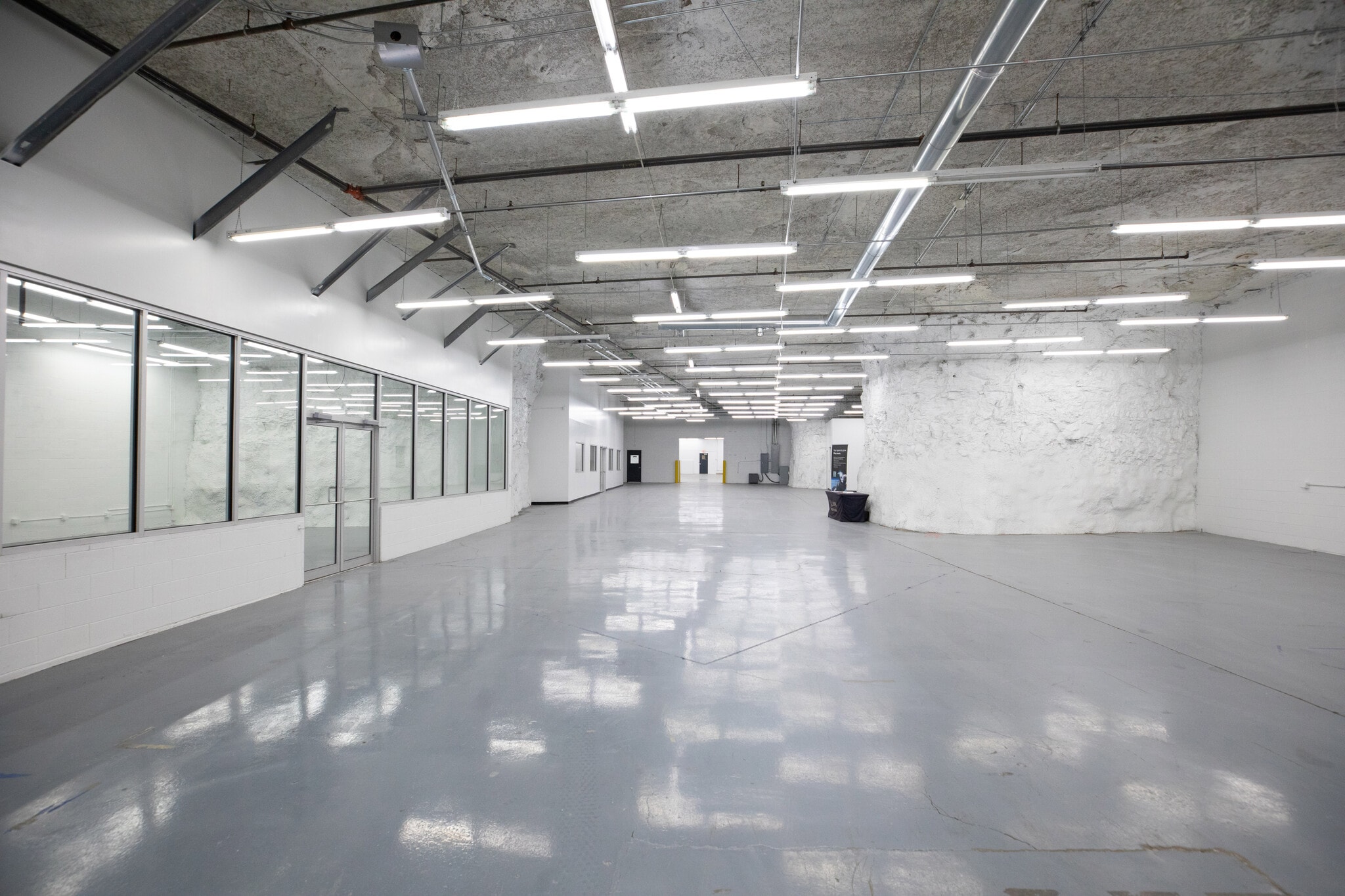 300 Space Center Cir, Lee's Summit, MO for lease Building Photo- Image 1 of 13