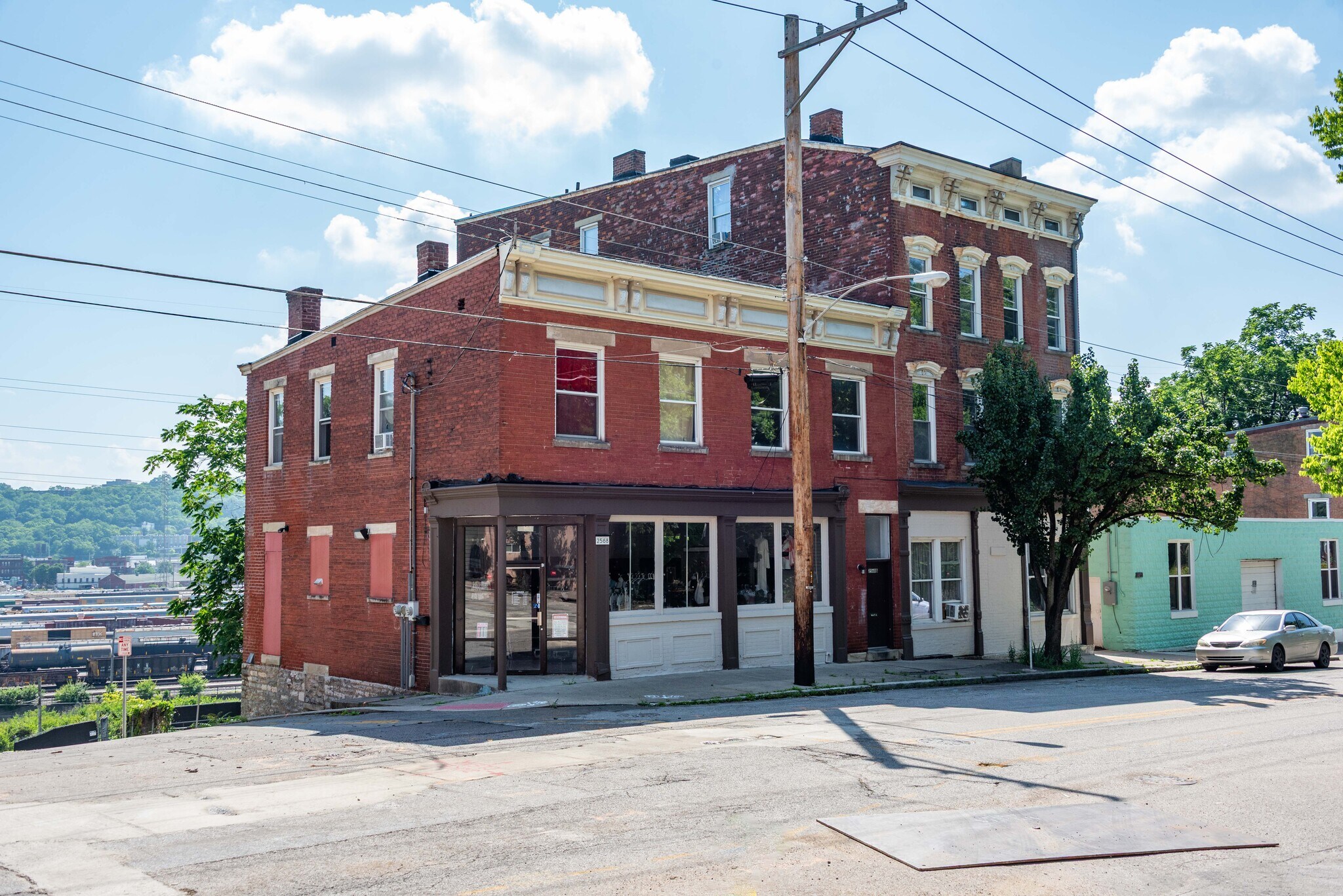 2566 Beekman St, Cincinnati, OH à vendre Photo principale- Image 1 de 1