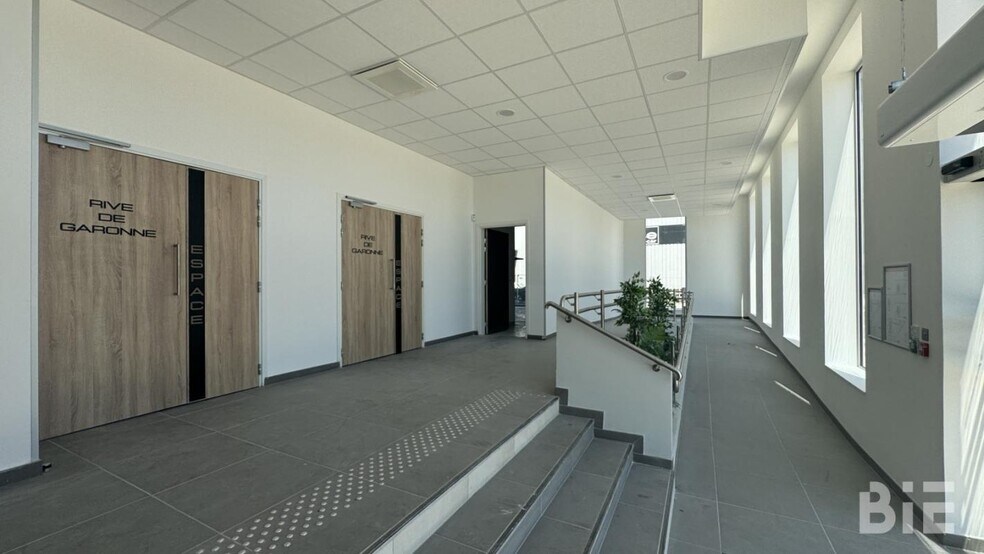 Bureau dans Bordeaux à louer - Photo du bâtiment - Image 2 de 15