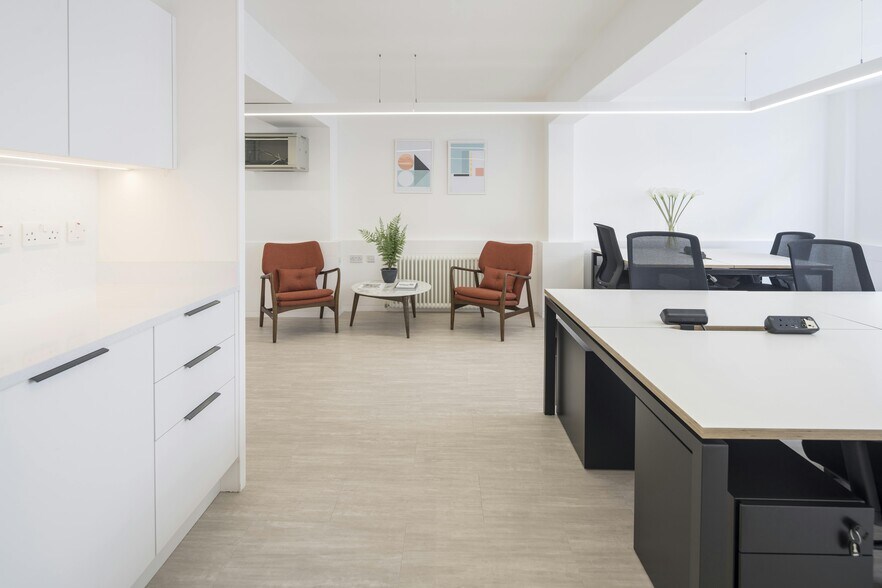 10 Rathbone Pl, Londres à louer - Photo du bâtiment - Image 3 de 9