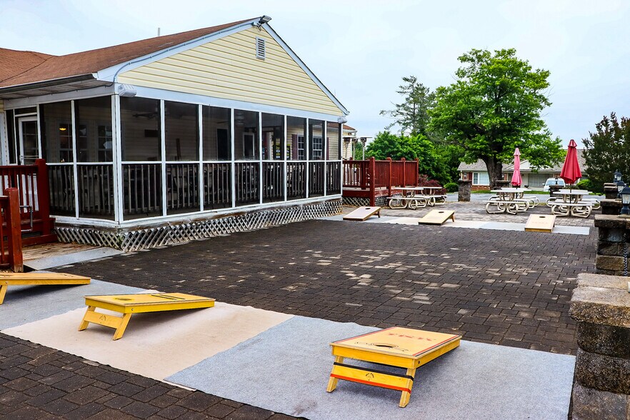 3313 Old Forest Rd, Lynchburg, VA à vendre - Photo du bâtiment - Image 2 de 17