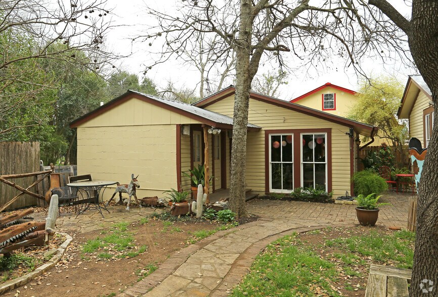 314 Wimberley Sq, Wimberley, TX for sale - Building Photo - Image 2 of 2