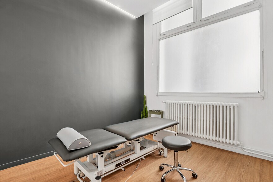 Bureau dans Paris à vendre - Photo du bâtiment - Image 2 de 11