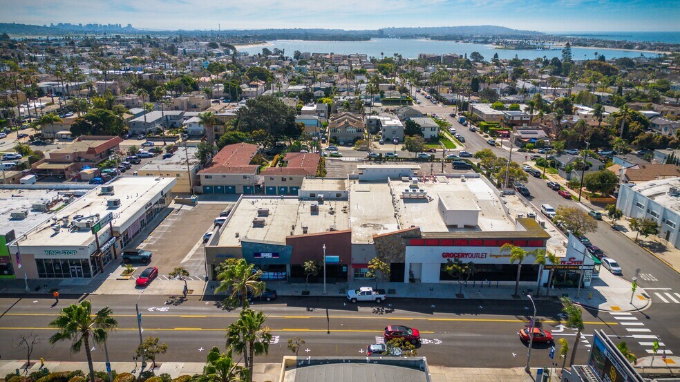 1221-1231 Garnet Ave, San Diego, CA à louer - Photo du bâtiment - Image 2 de 24