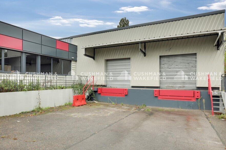 Office in Les Ulis for lease - Building Photo - Image 3 of 15