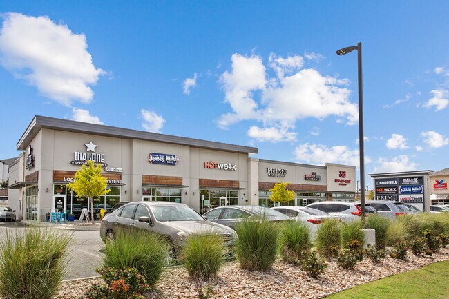 More details for 635 University Blvd, Round Rock, TX - Retail for Sale