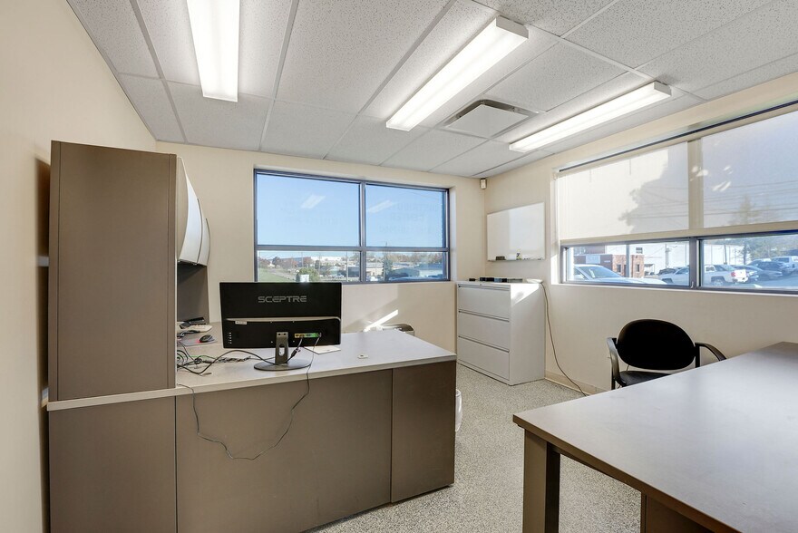 4894 Neo Pky, Garfield Heights, OH à vendre - Photo intérieure - Image 2 de 11